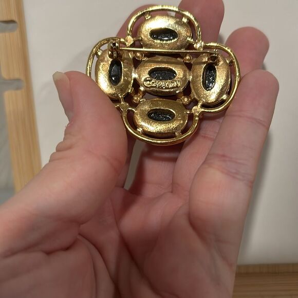 Sarah Coventry Dark Floral Print Brooch - Picture 2 of 4